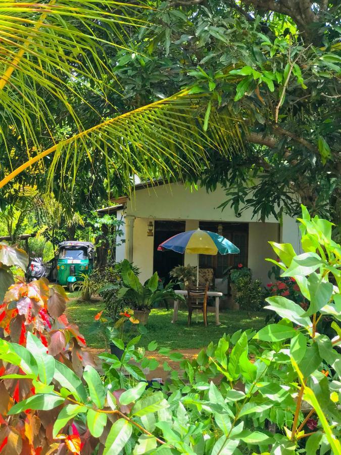Sigiri Lakshan Home Stay Sigiriya Bagian luar foto