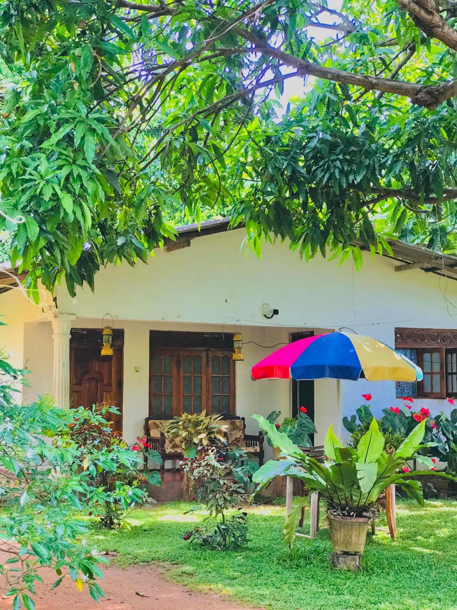 Sigiri Lakshan Home Stay Sigiriya Bagian luar foto