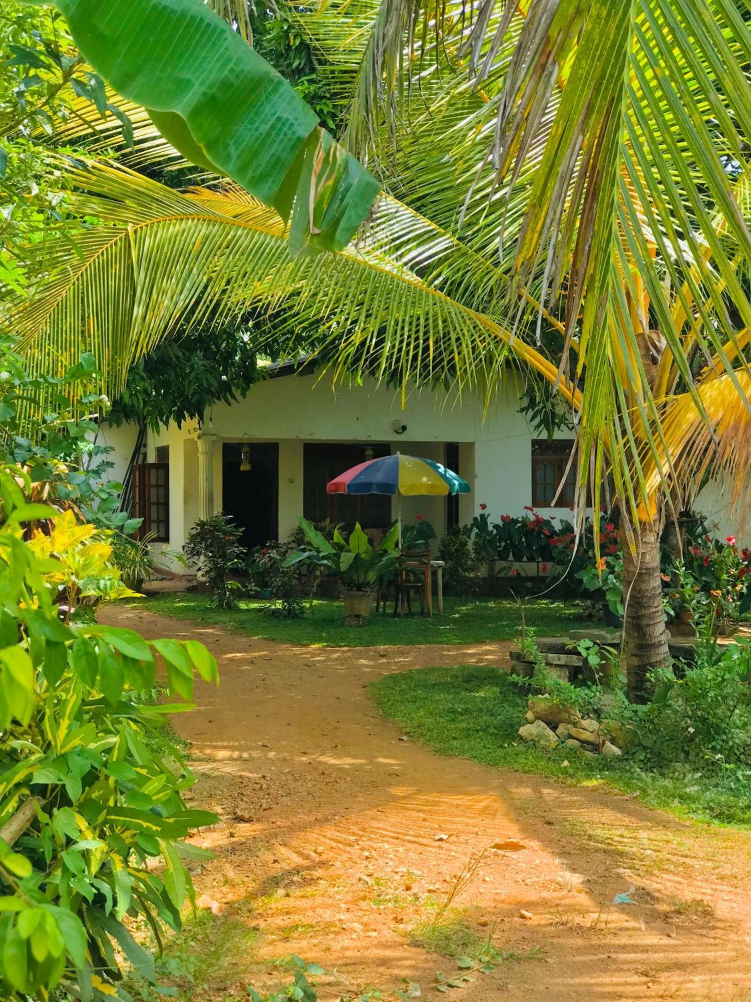 Sigiri Lakshan Home Stay Sigiriya Bagian luar foto
