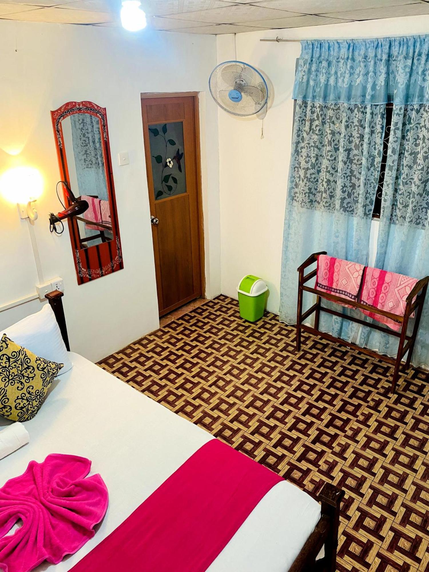 Sigiri Lakshan Home Stay Sigiriya Bagian luar foto