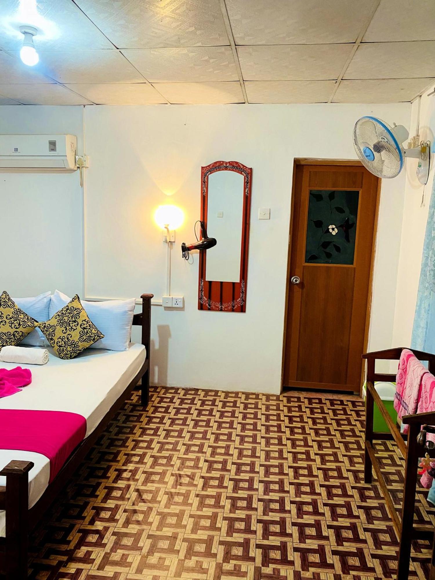 Sigiri Lakshan Home Stay Sigiriya Bagian luar foto