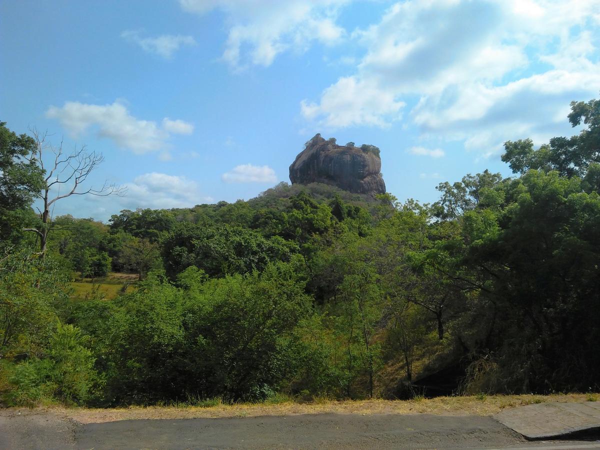 Sigiri Lakshan Home Stay Sigiriya Bagian luar foto